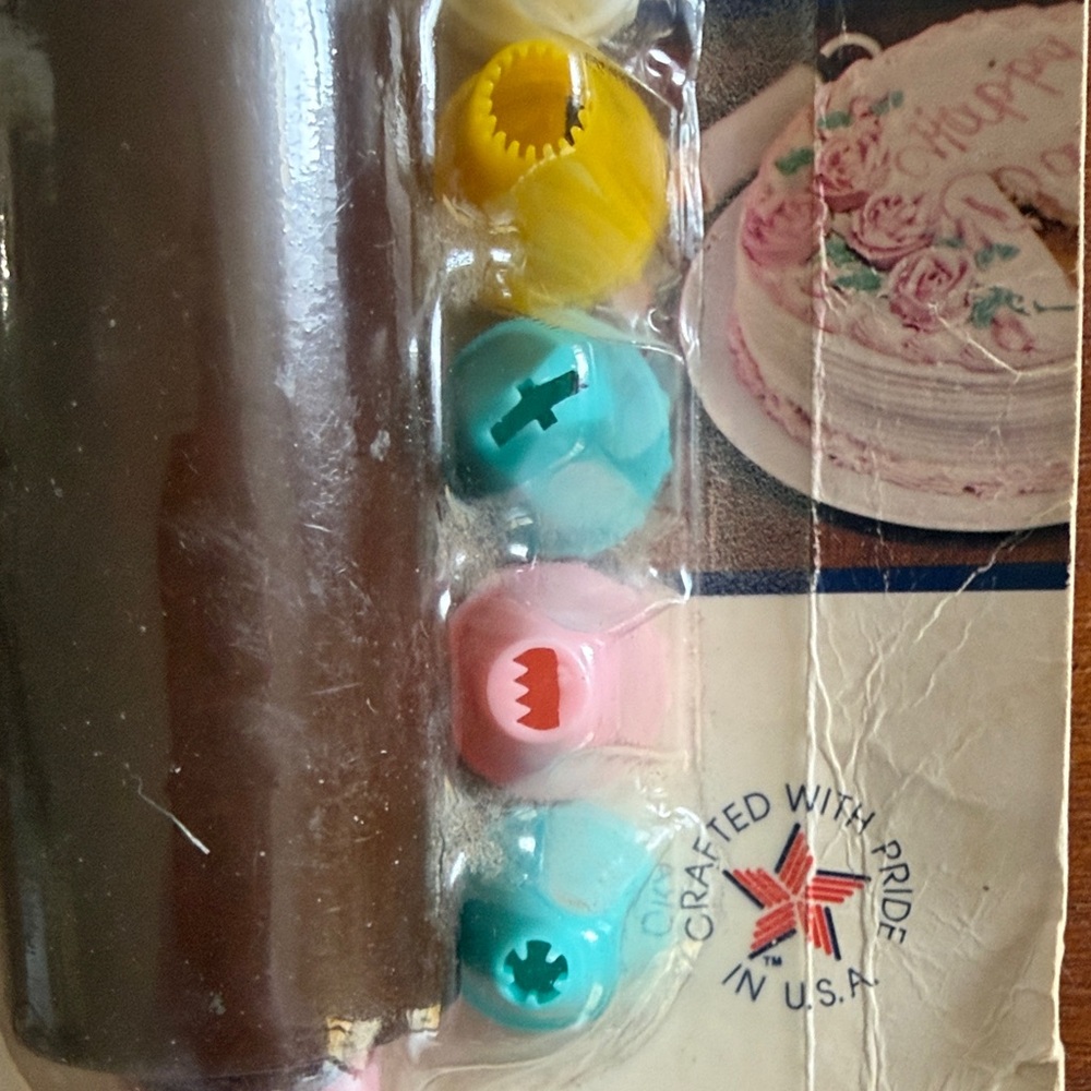 vintage Cake & Pastry Decorator - Brown and Pink - Picture 6 of 10